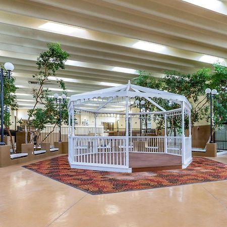 Clarion Inn & Suites Розуел Екстериор снимка