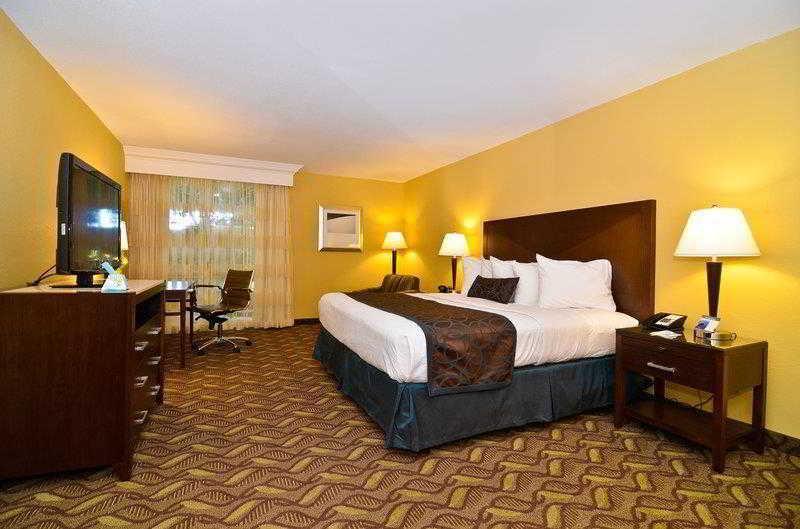 Clarion Inn & Suites Розуел Екстериор снимка