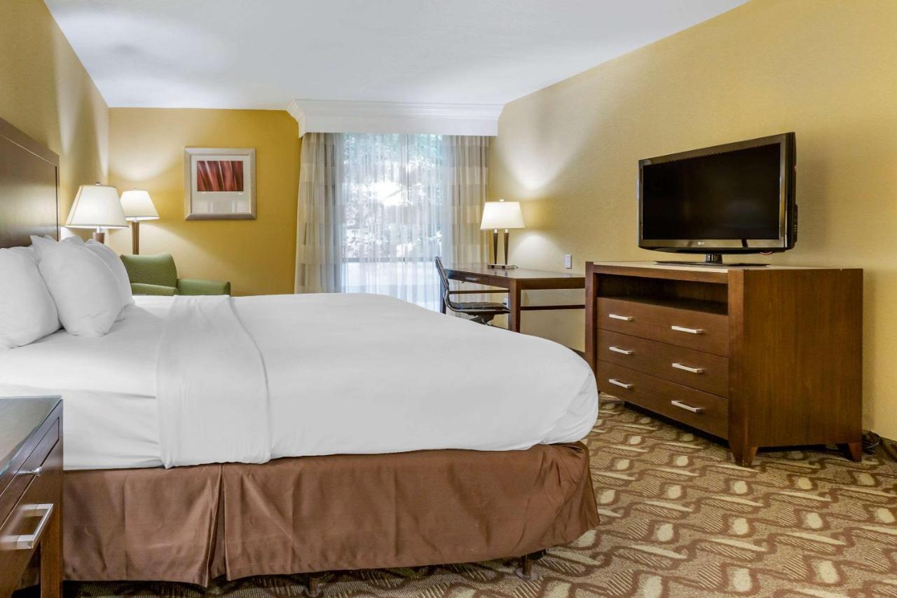Clarion Inn & Suites Розуел Екстериор снимка