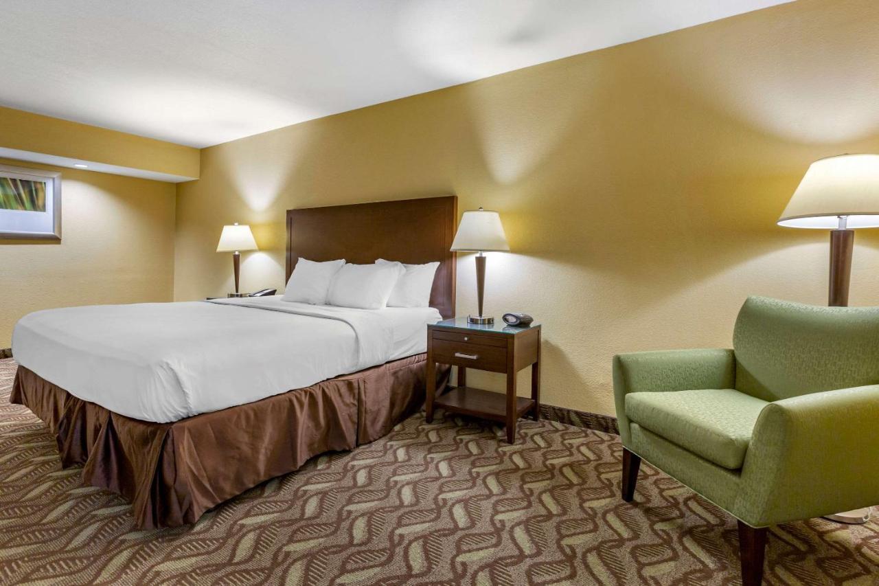 Clarion Inn & Suites Розуел Екстериор снимка