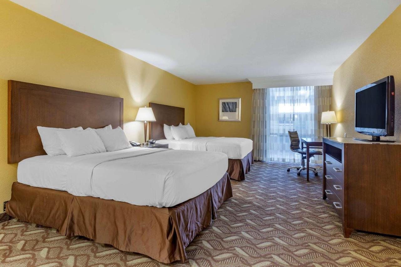 Clarion Inn & Suites Розуел Екстериор снимка