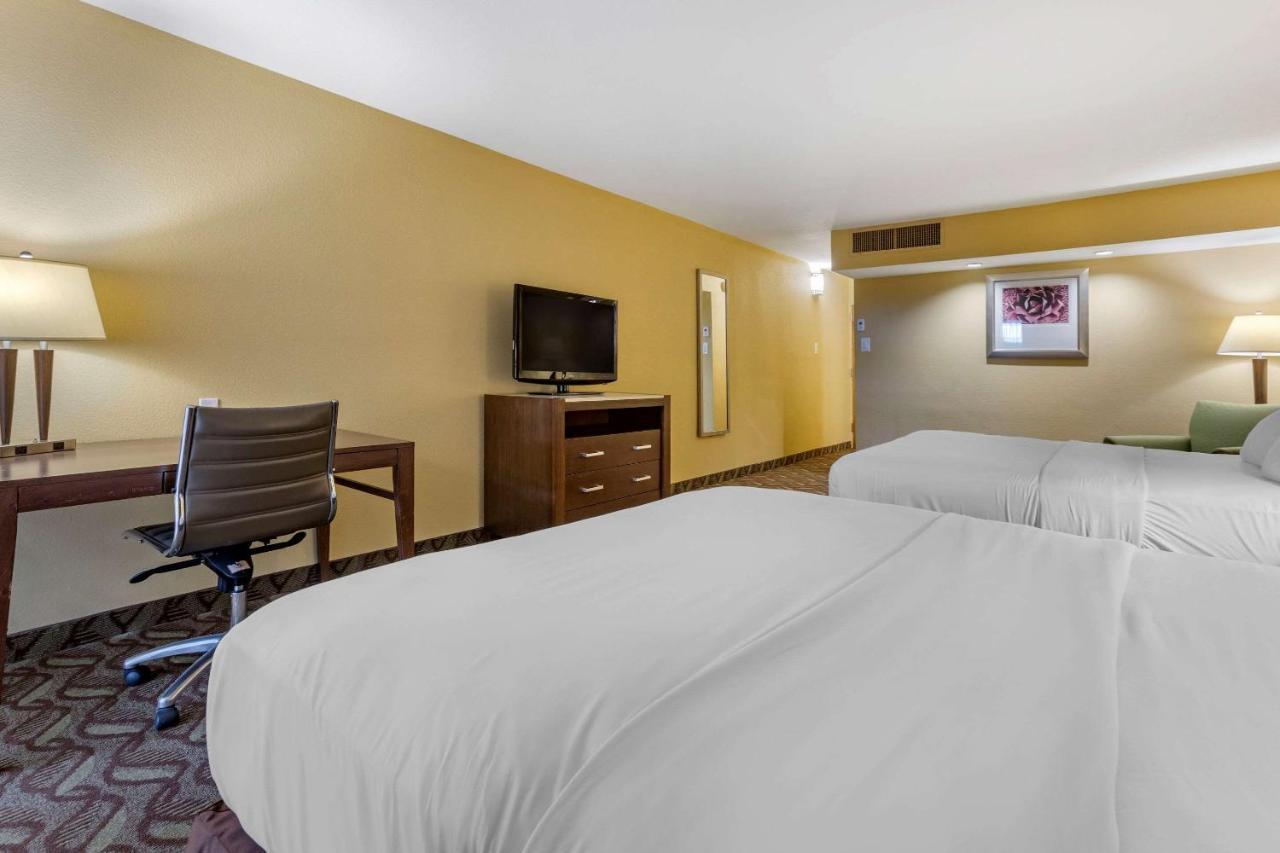 Clarion Inn & Suites Розуел Екстериор снимка
