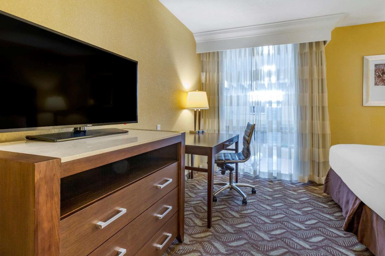 Clarion Inn & Suites Розуел Екстериор снимка