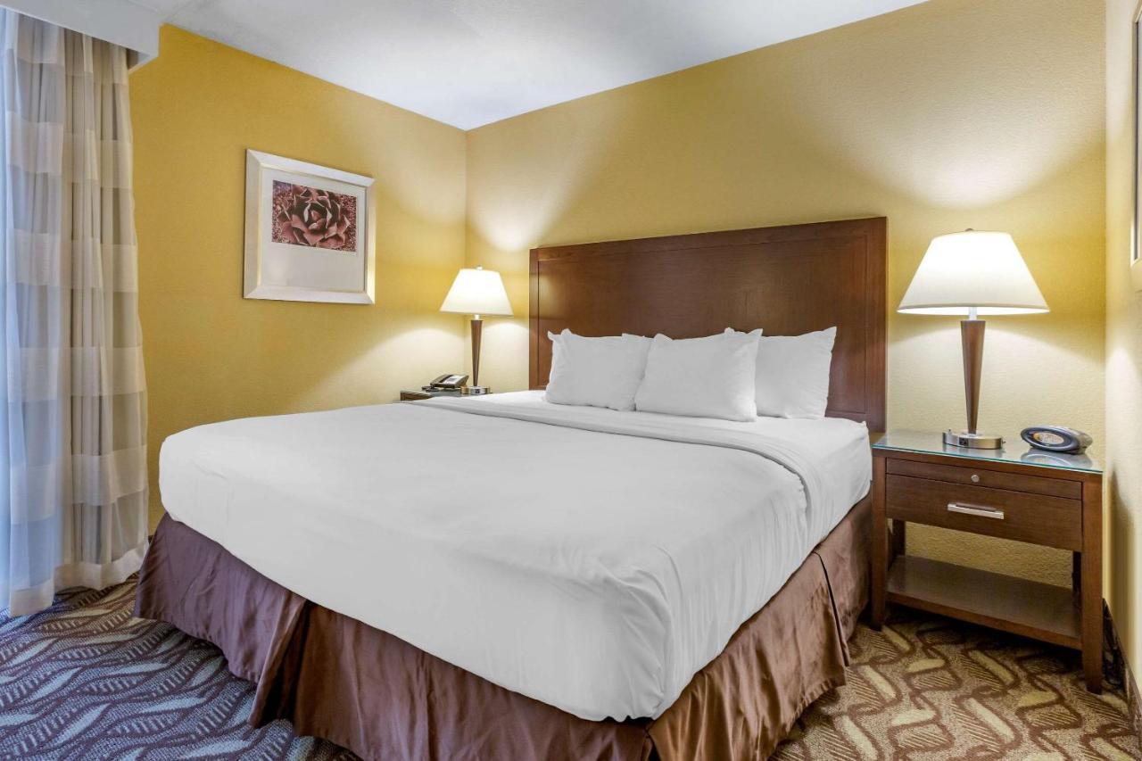 Clarion Inn & Suites Розуел Екстериор снимка