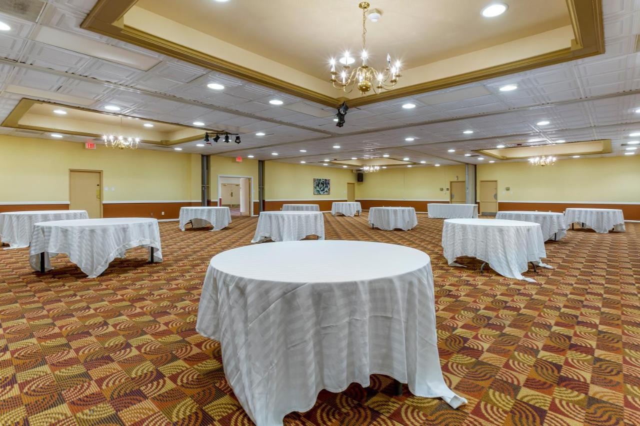 Clarion Inn & Suites Розуел Екстериор снимка