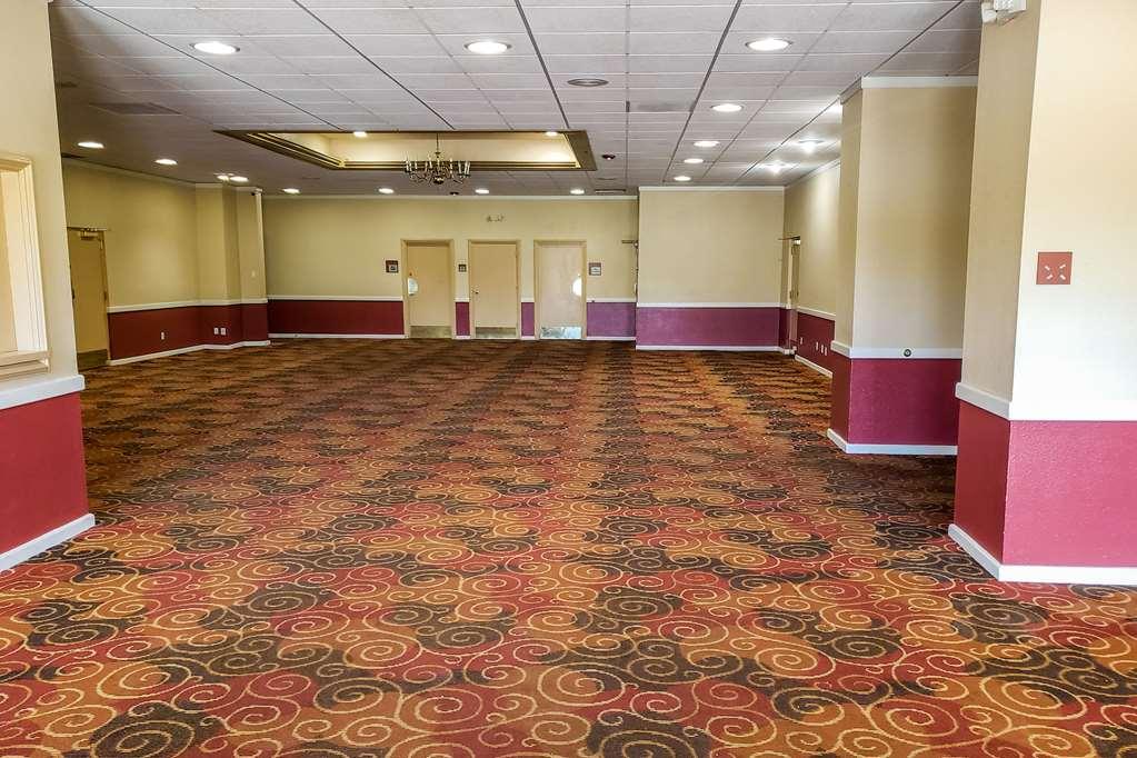 Clarion Inn & Suites Розуел Съоръжения снимка