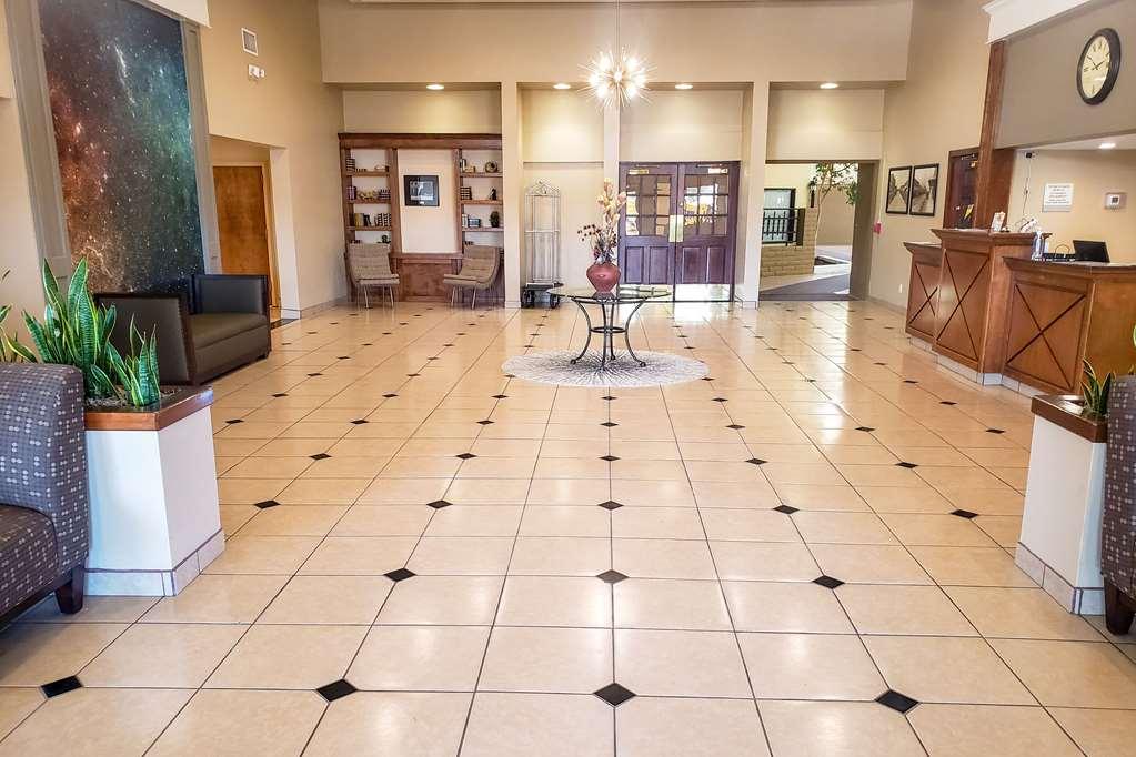 Clarion Inn & Suites Розуел Интериор снимка