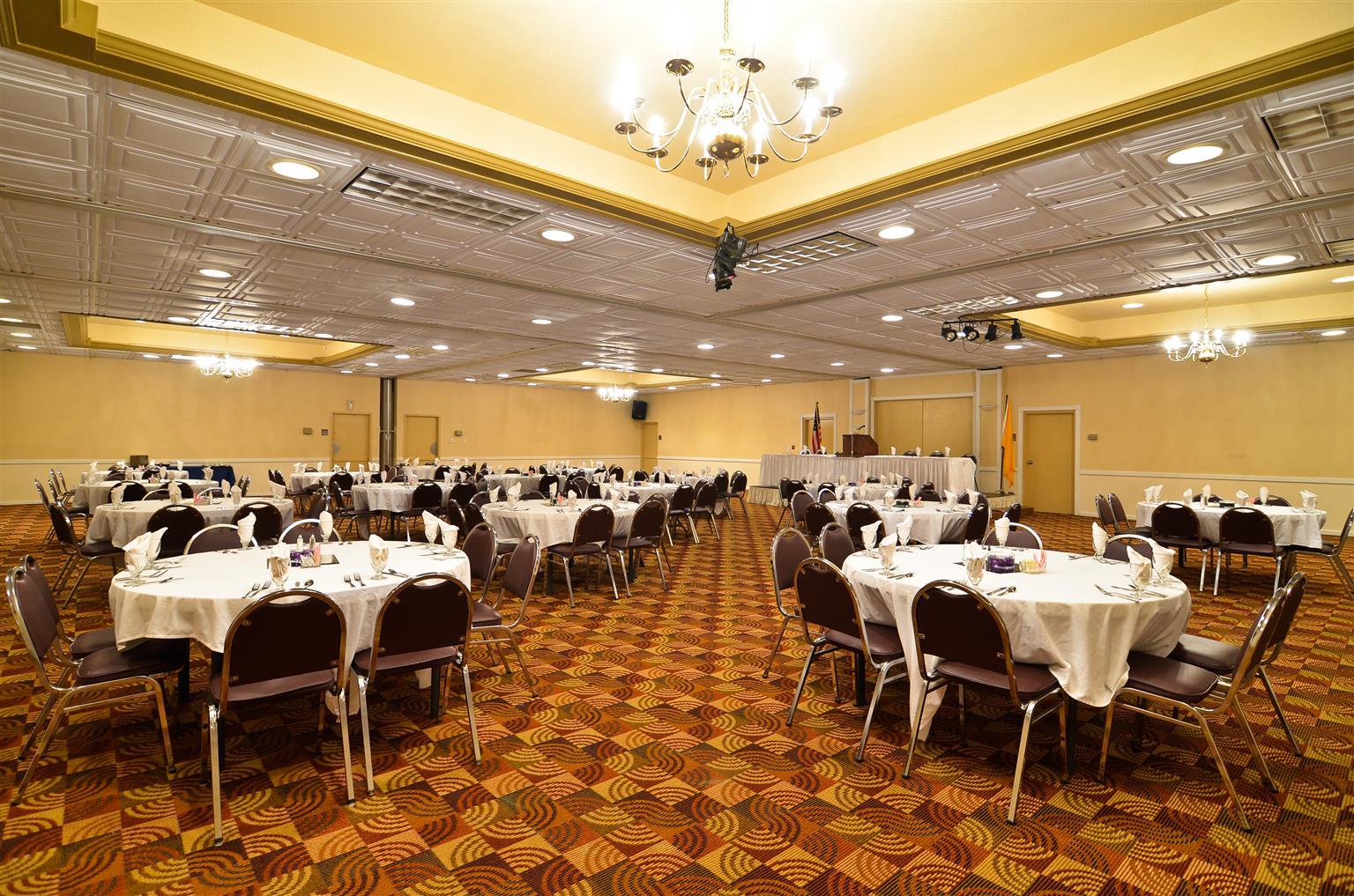 Clarion Inn & Suites Розуел Ресторант снимка